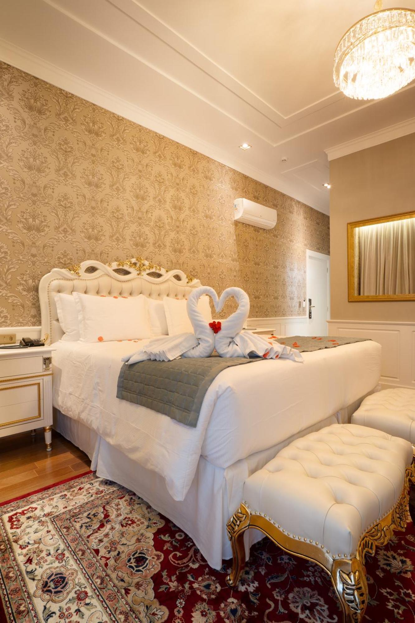 Pousada Luis XV Campos do Jordão Εξωτερικό φωτογραφία A bedroom at the hotel