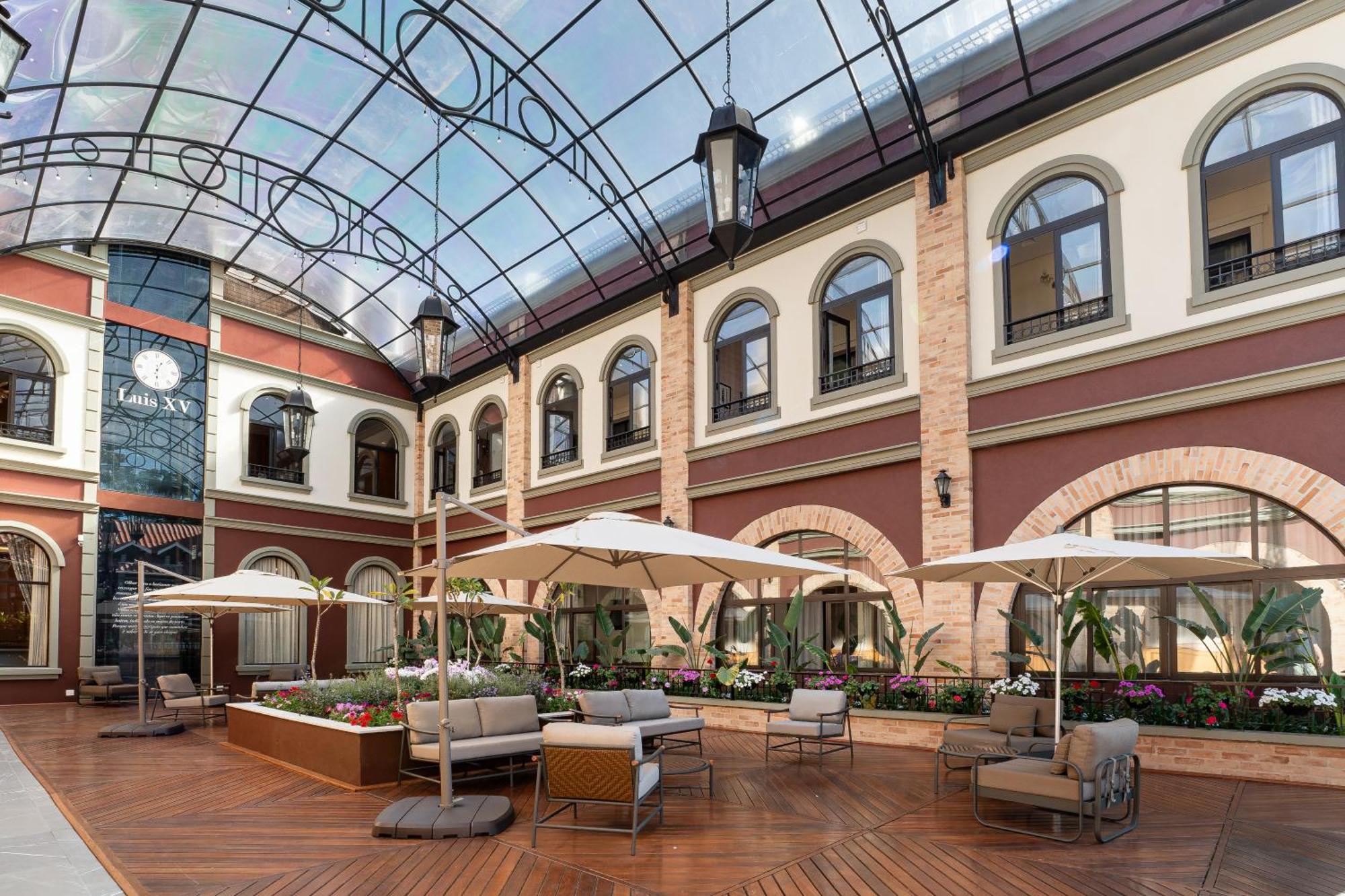 Pousada Luis XV Campos do Jordão Εξωτερικό φωτογραφία The interior of the hotel