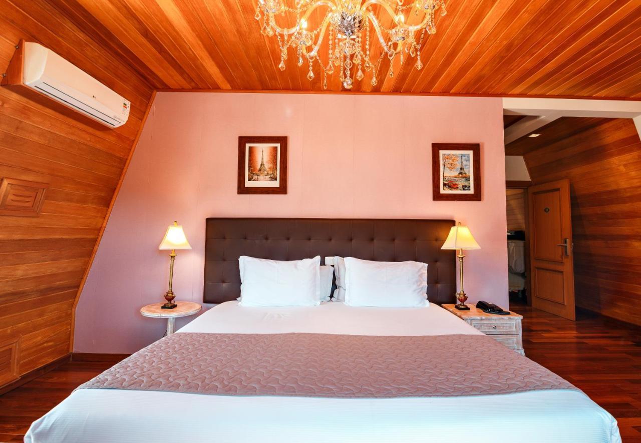Pousada Luis XV Campos do Jordão Εξωτερικό φωτογραφία A bedroom at the hotel