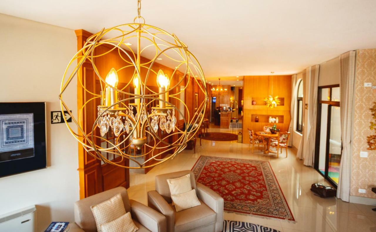 Pousada Luis XV Campos do Jordão Εξωτερικό φωτογραφία The interior of the hotel